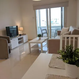 22, Center Point Апартаменты